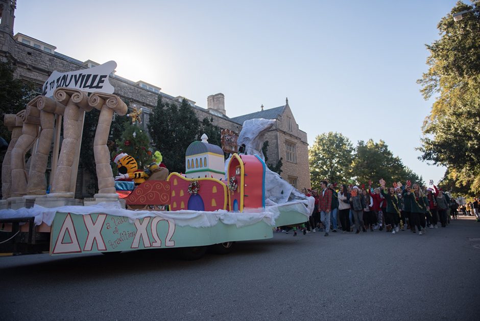 A float with replicas of the Columns, Jesse Hall and Truman.