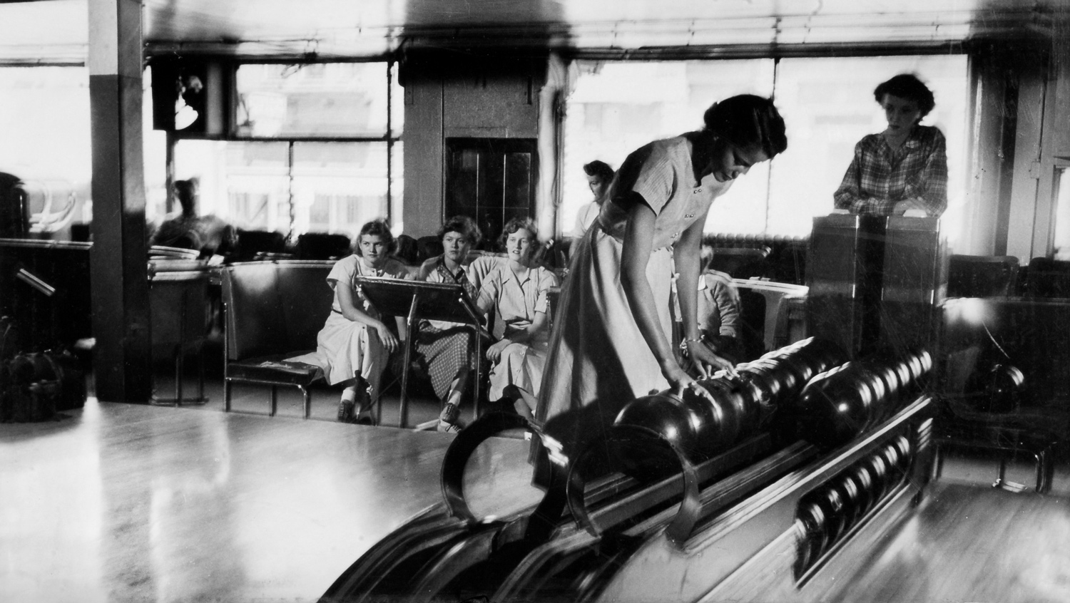 women bowling