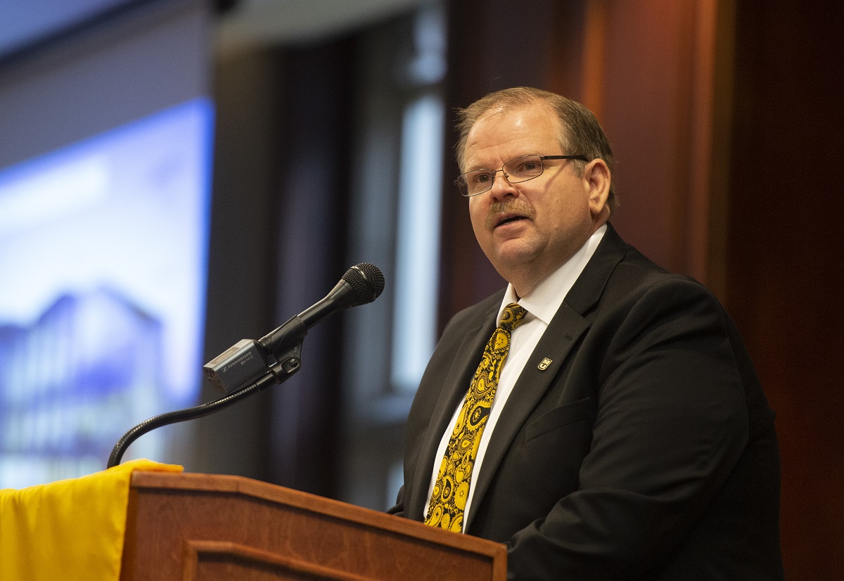 Picture of Chancellor Cartwright speaking during the ceremony