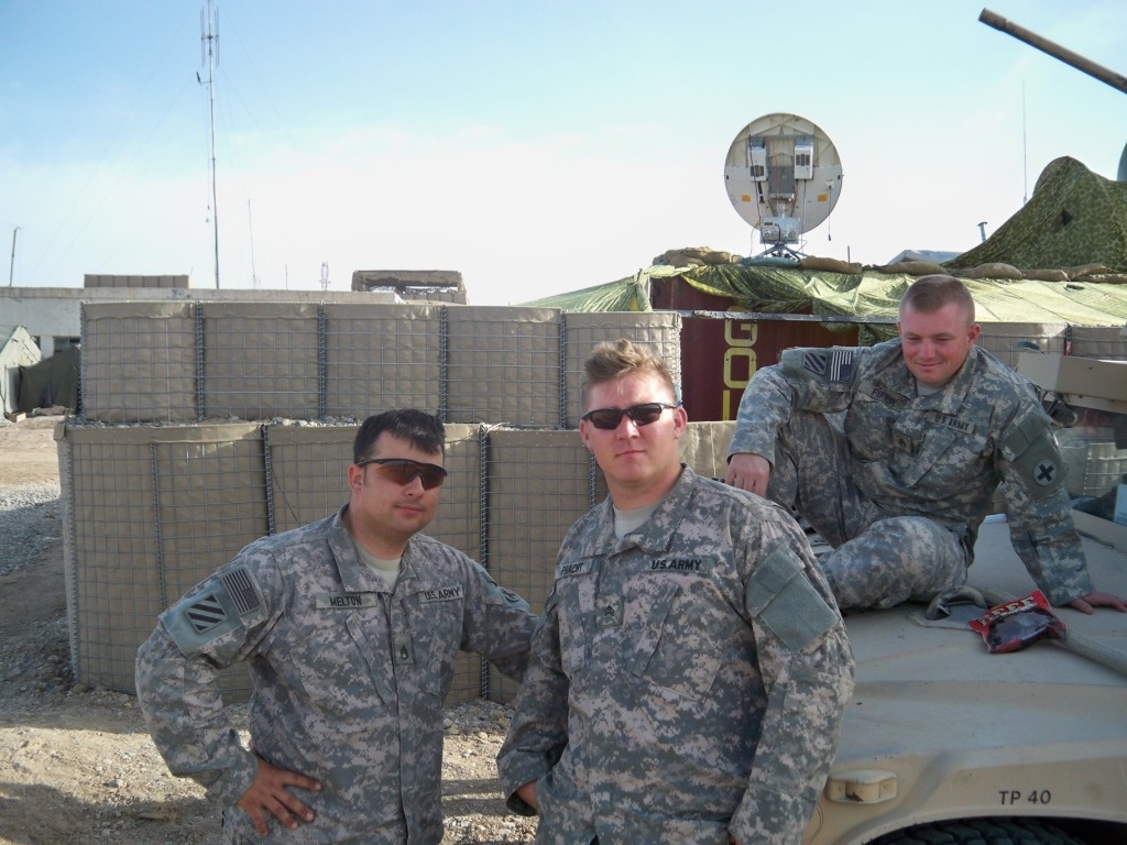 Alex Pracht poses with fellow soldiers.