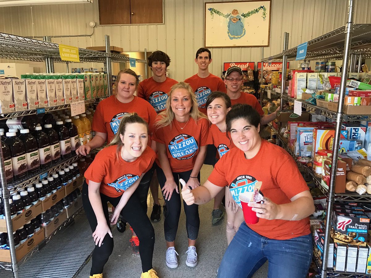 Mizzou students volunteered in a food bank in Warrenton, Missouri as a service trip with Mizzou Alternative Breaks. 